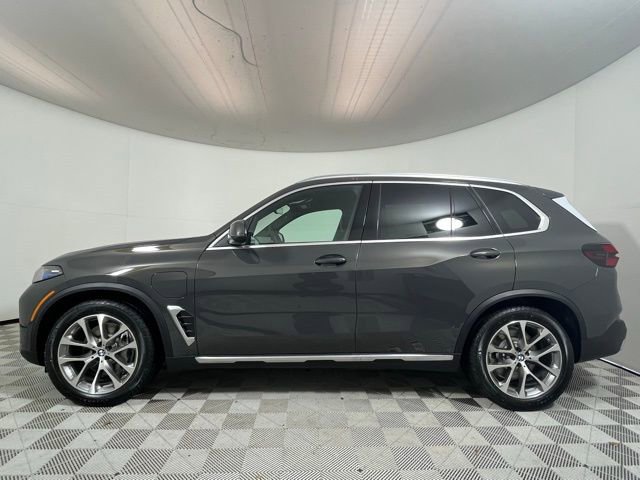 New 2026 BMW X5 xDrive50e w/ Climate Comfort Package AWD/4WD image 4