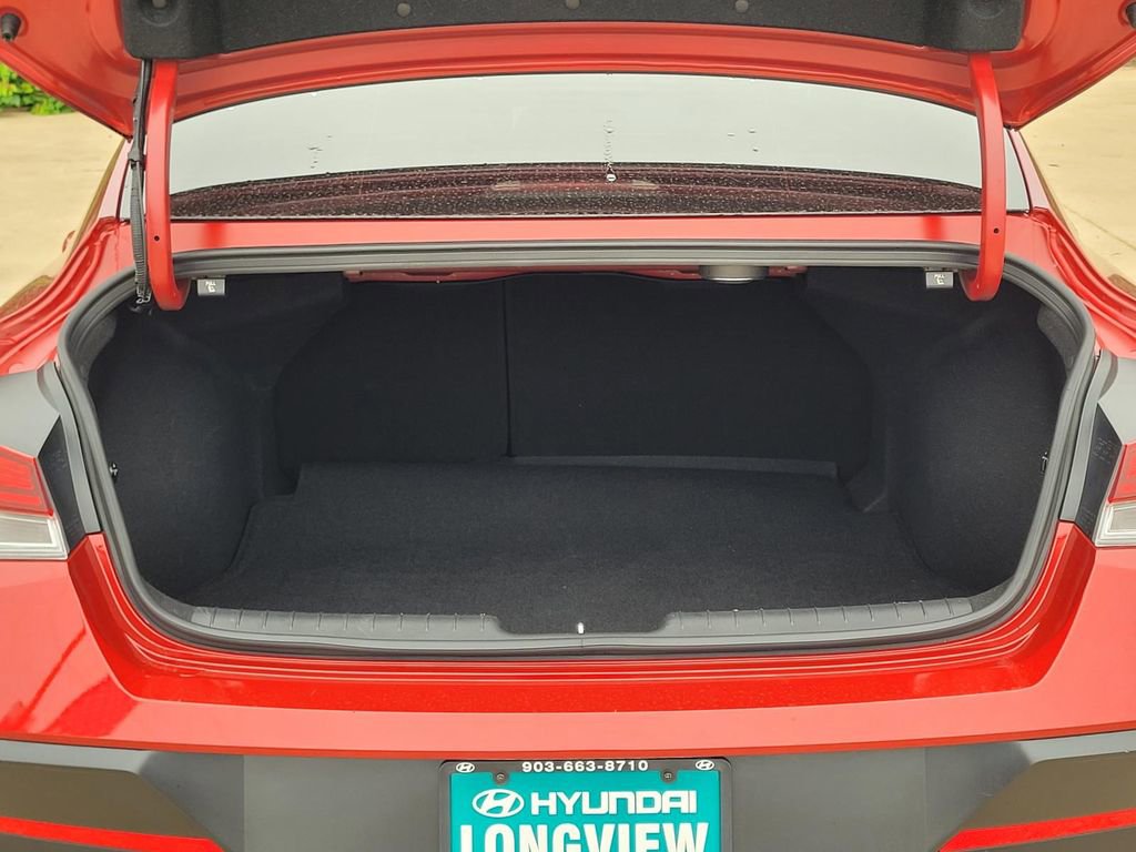 Used 2025 Hyundai Elantra Limited FWD image 9