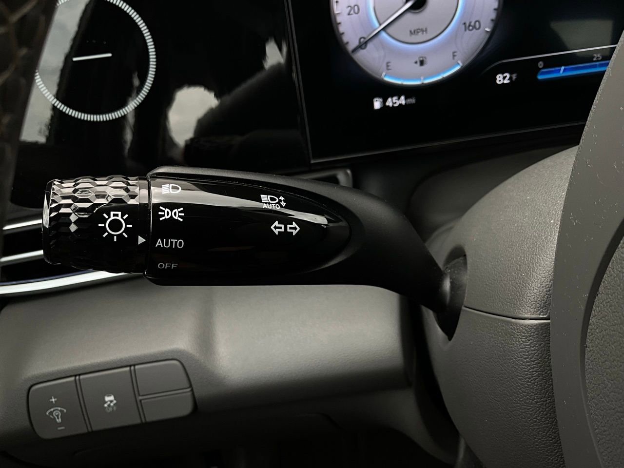 Used 2025 Hyundai Elantra SEL image 38