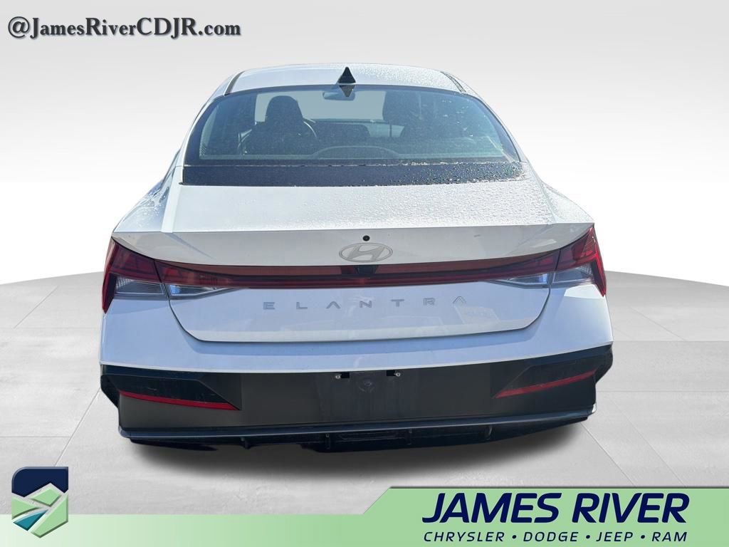 Used 2025 Hyundai Elantra SEL image 6