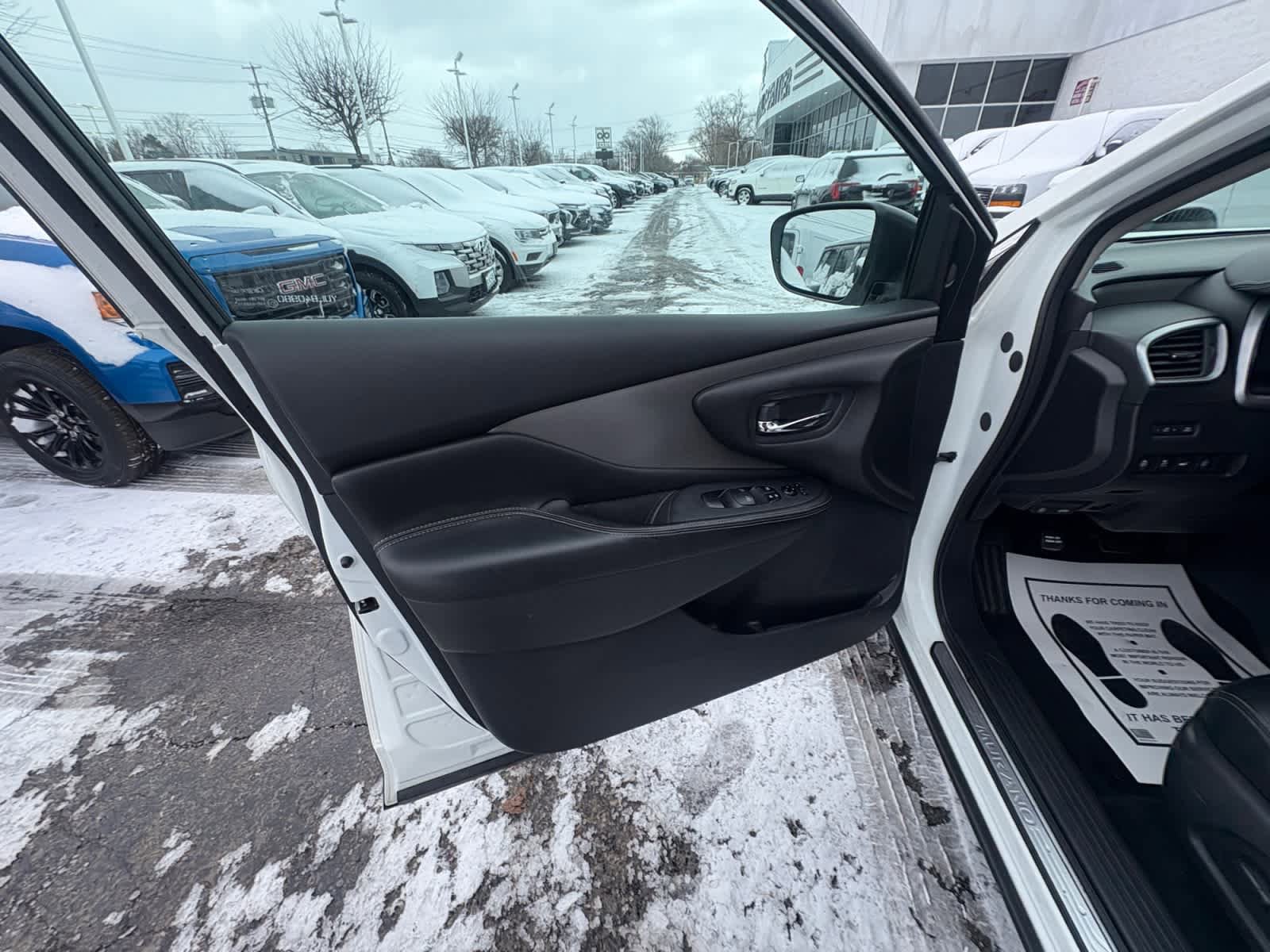 Used 2024 Nissan Murano SV AWD/4WD image 9
