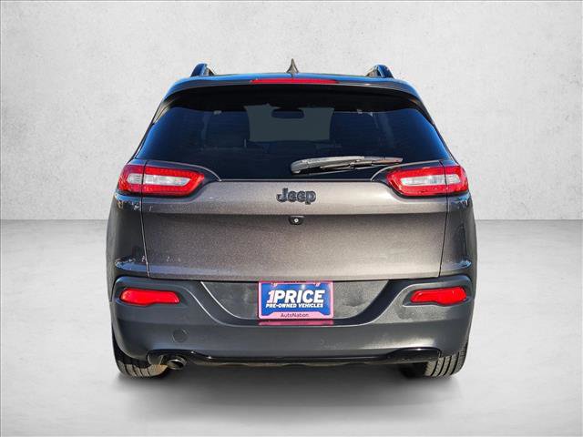 Used 2018 Jeep Cherokee Latitude w/ Altitude Package FWD image 7