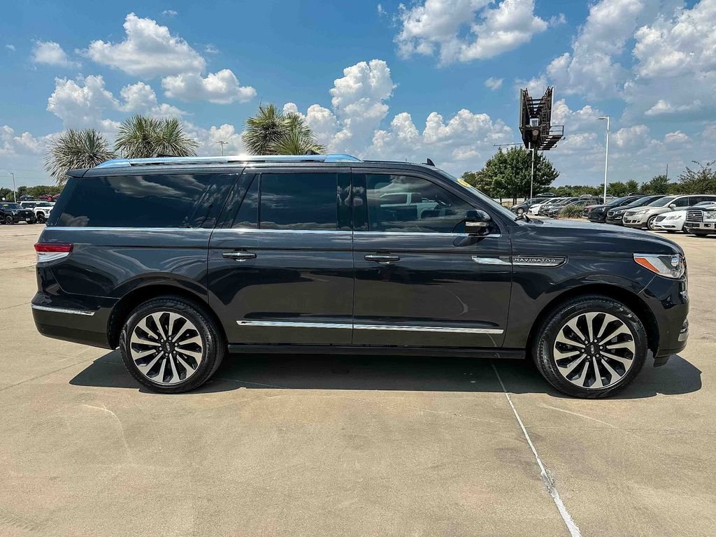 Used 2024 Lincoln Navigator L Reserve AWD/4WD image 2