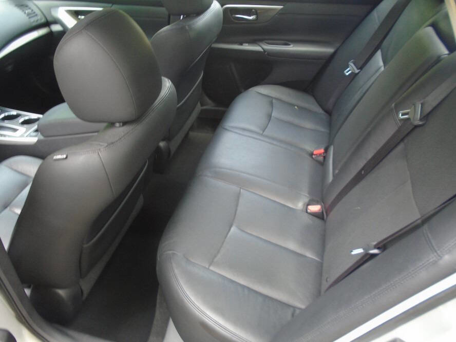 Used 2013 Nissan Altima 2.5 SL w/ Technology Pkg FWD image 11