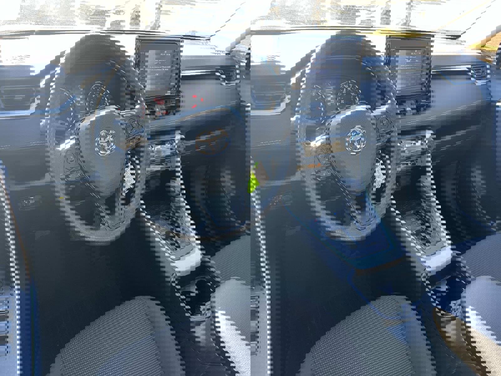 Used 2021 Toyota RAV4 LE image 22