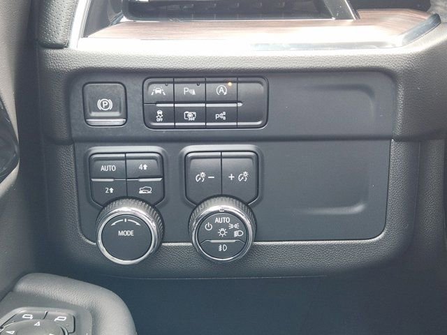 Used 2025 Chevrolet Suburban Premier image 23
