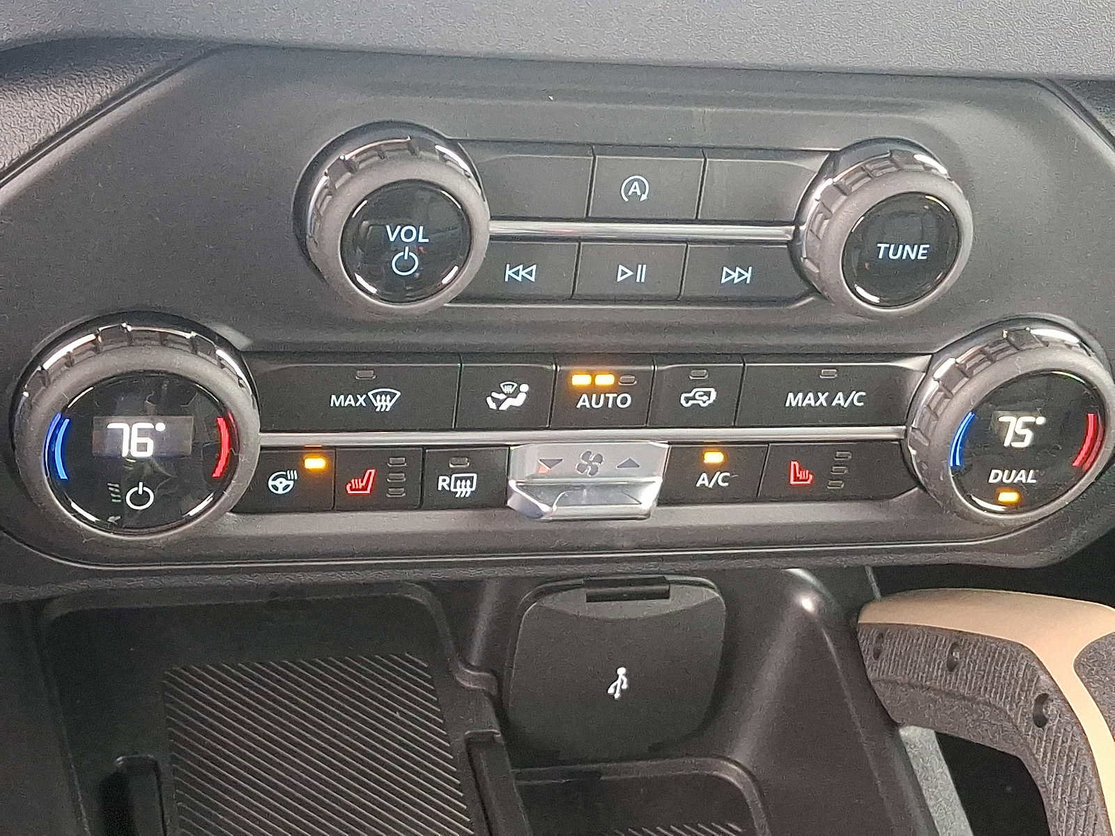 New 2025 Ford Bronco Badlands image 13