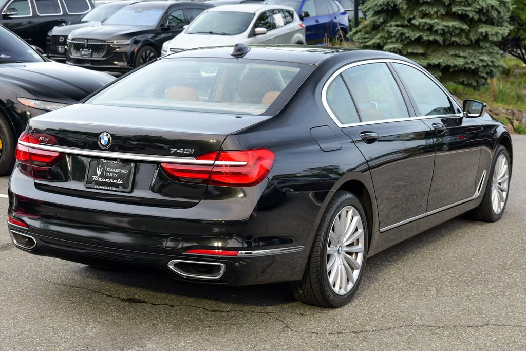 Used 2018 BMW 740i xDrive AWD/4WD image 7