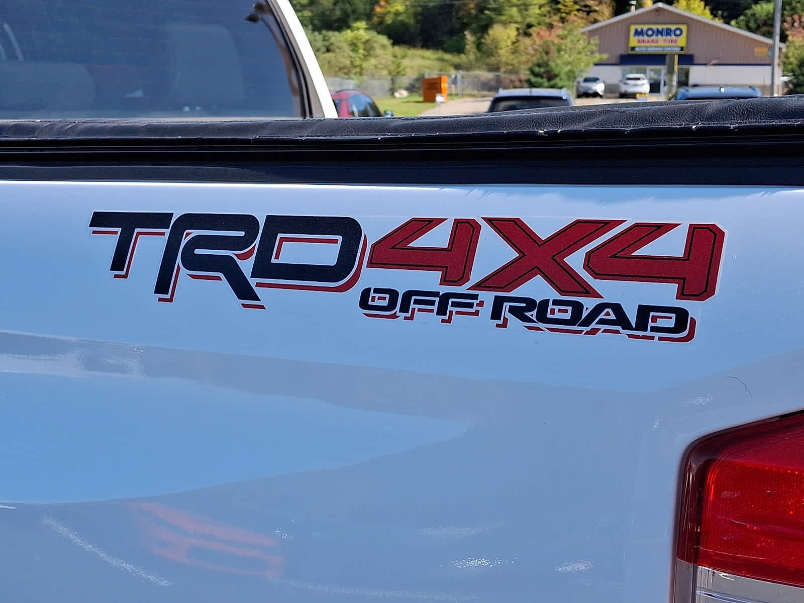 Certified 2020 Toyota Tundra SR5 w/ TRD Off-Road Package AWD/4WD image 33