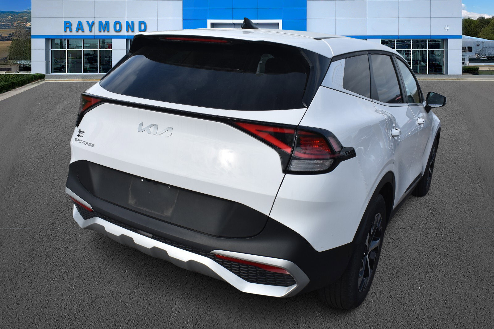 Used 2024 Kia Sportage EX FWD image 3