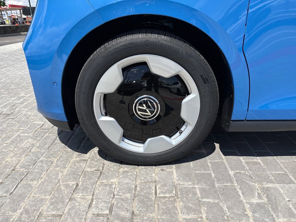 New 2025 Volkswagen ID. Buzz Pro S Plus AWD/4WD image 15