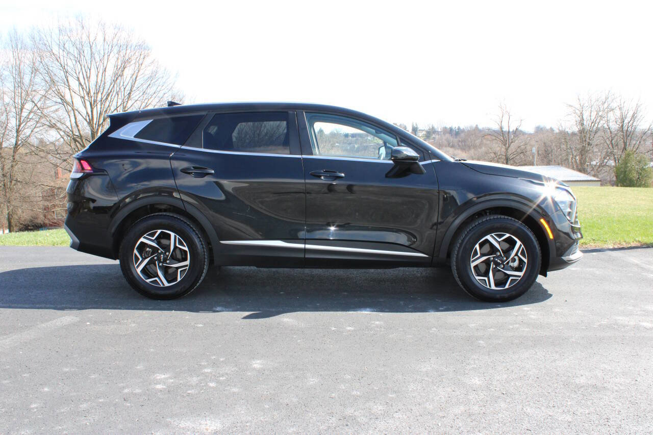 Used 2023 Kia Sportage LX image 2