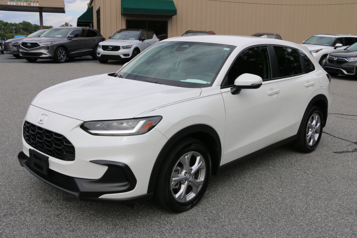 Used 2025 Honda HR-V LX image 1