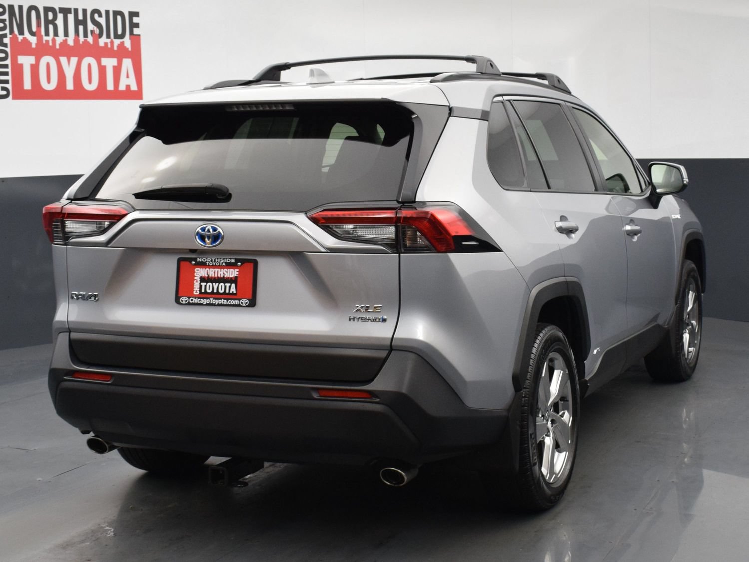 Used 2021 Toyota RAV4 XLE Premium AWD/4WD image 4