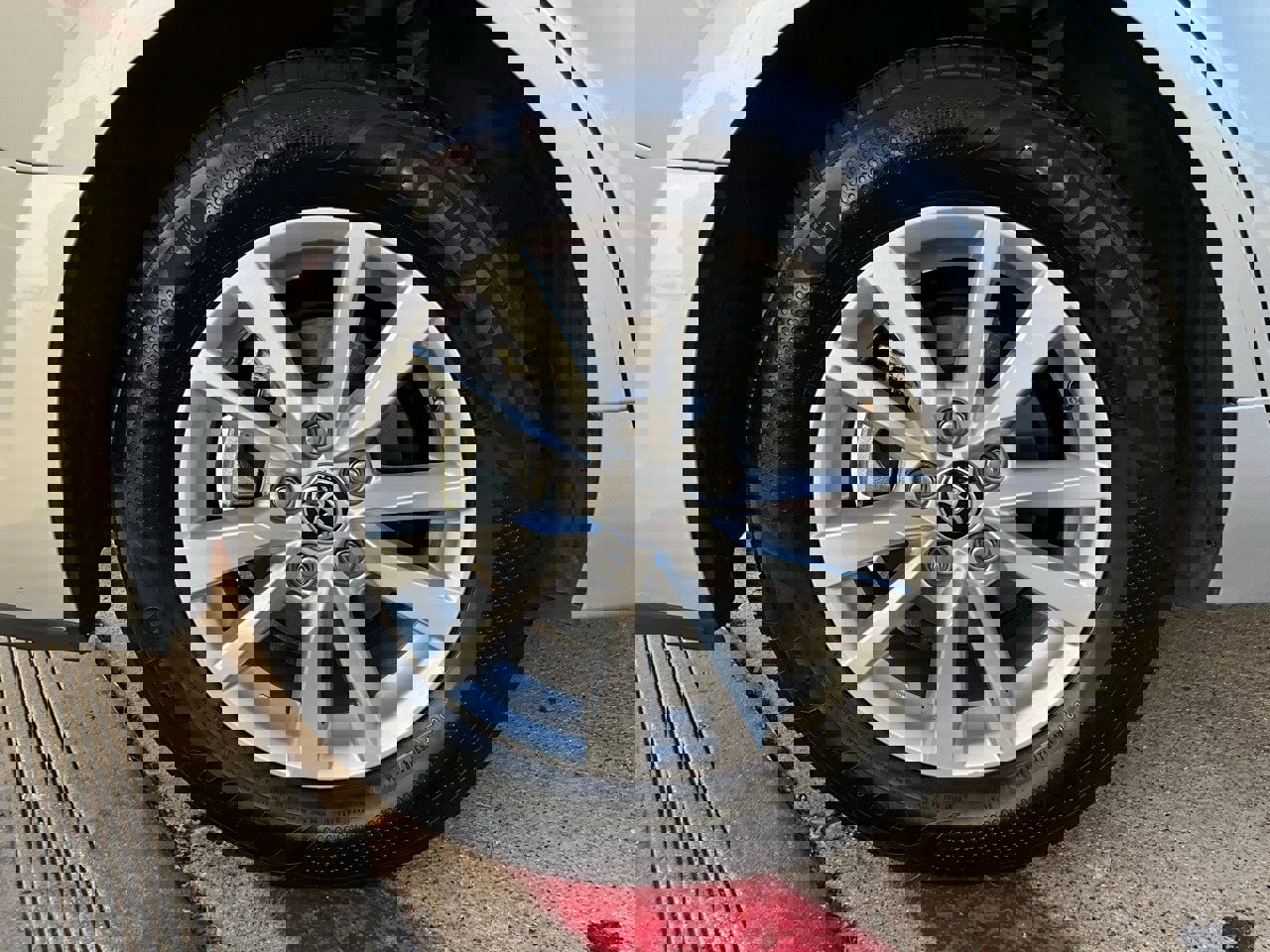 Used 2025 Toyota Camry LE image 9