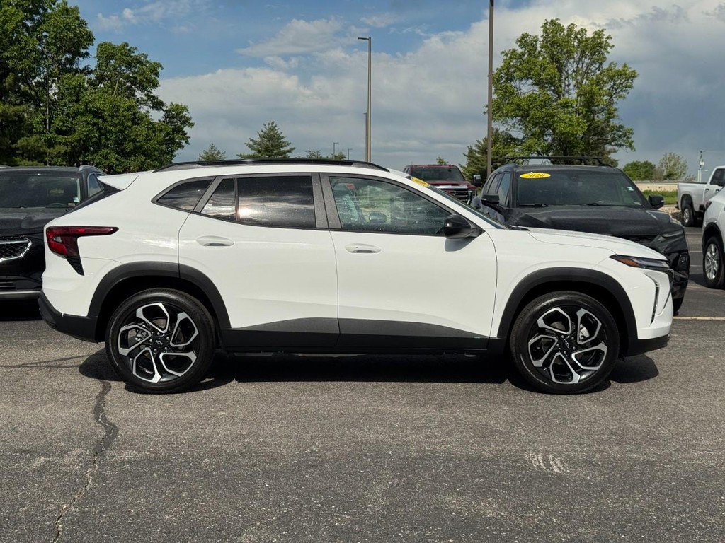 Certified 2025 Chevrolet Trax RS w/ Driver Confidence Package