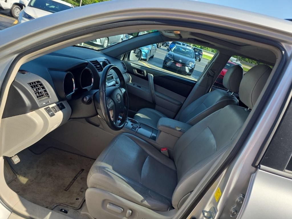 Used 2010 Toyota Highlander SE AWD/4WD image 15