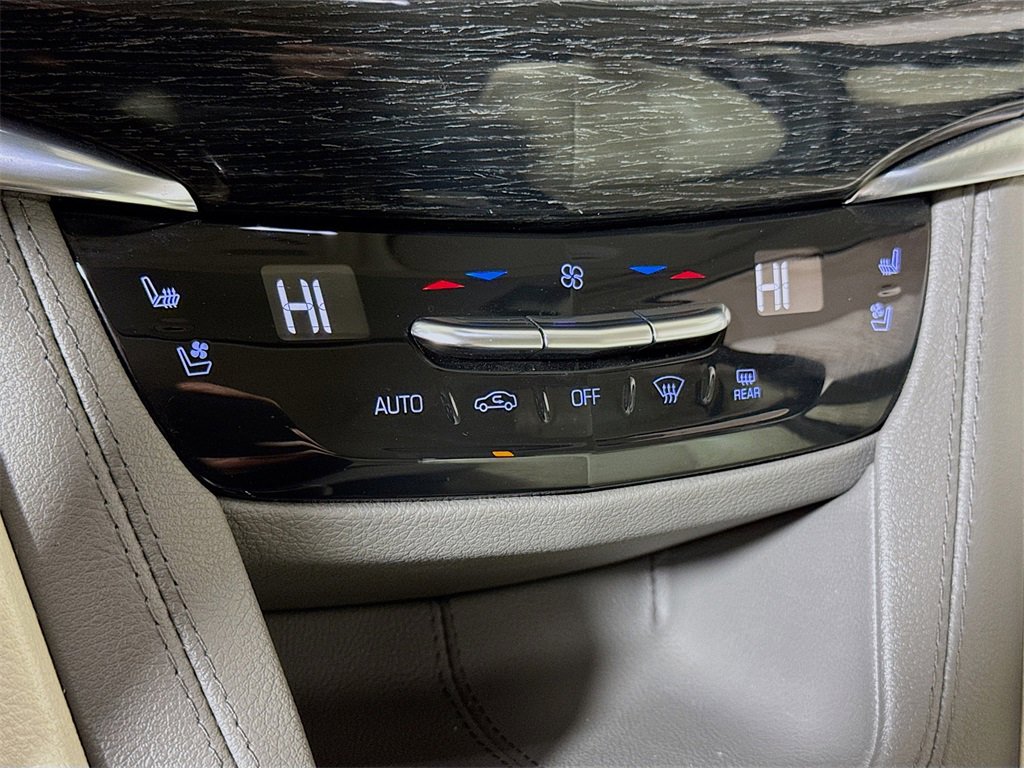 Used 2022 Cadillac XT6 Premium Luxury image 13