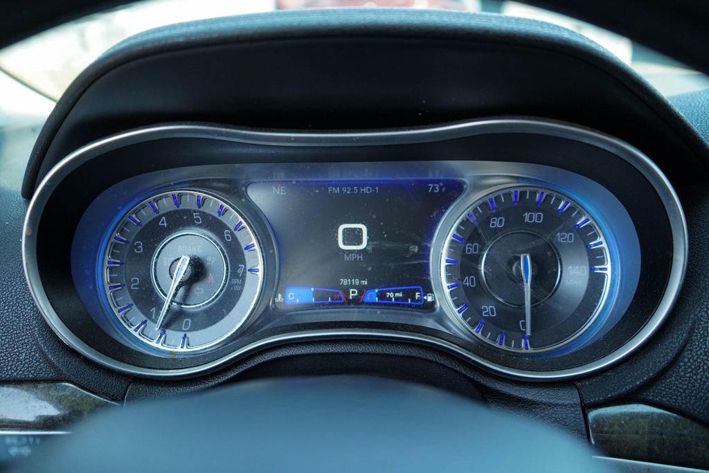 Used 2019 Chrysler 300 Limited w/ Safetytec Plus Group image 6