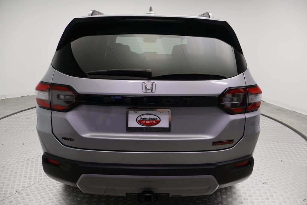 Used 2025 Honda Pilot TrailSport image 10