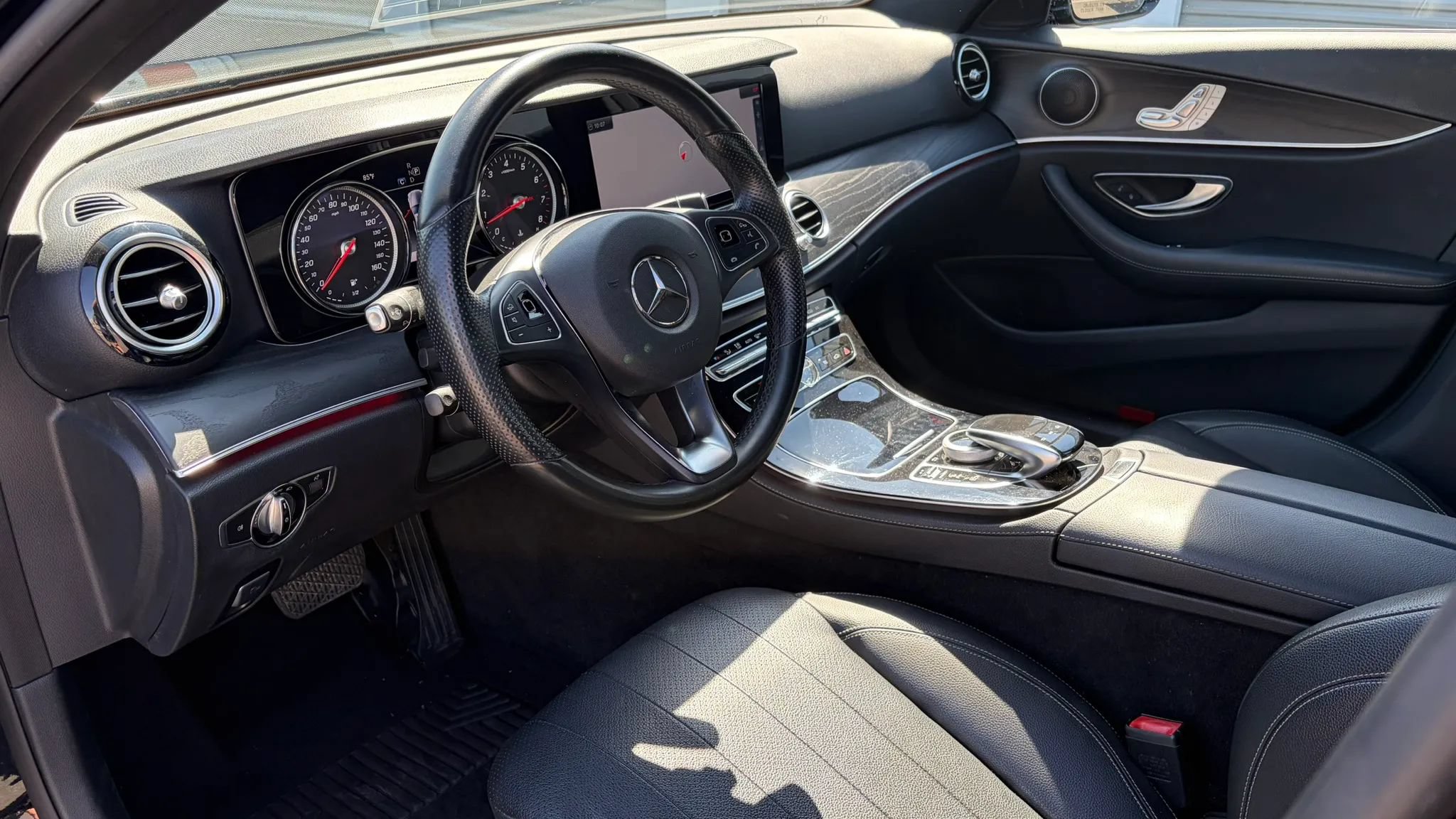 Used 2017 Mercedes-Benz E 300 image 10