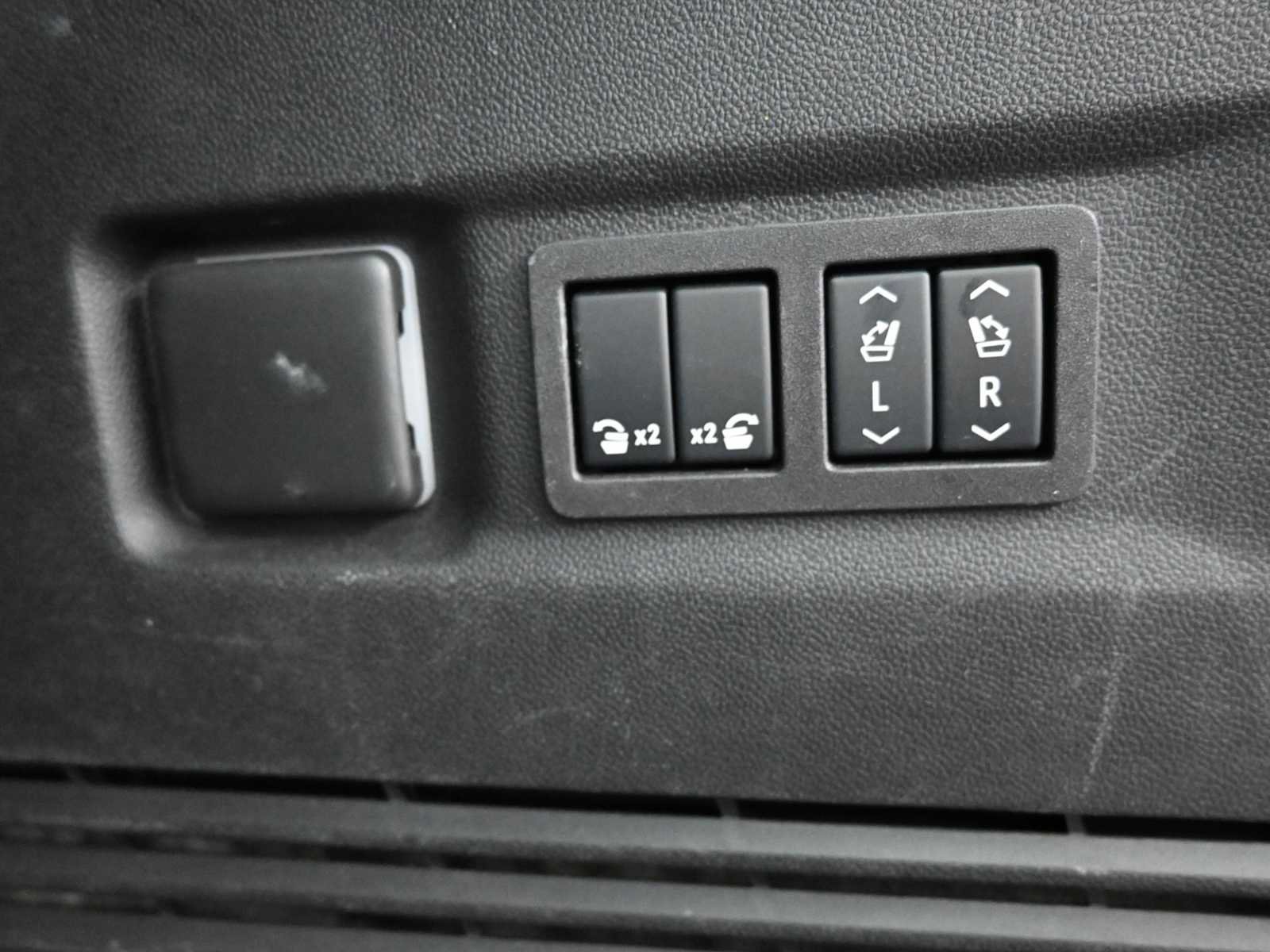 Used 2024 Chevrolet Suburban Z71 w/ Luxury Package image 26