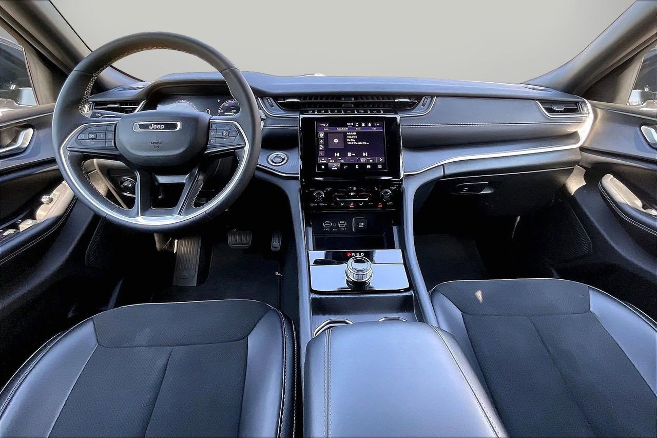 Certified 2023 Jeep Grand Cherokee Altitude AWD/4WD image 15