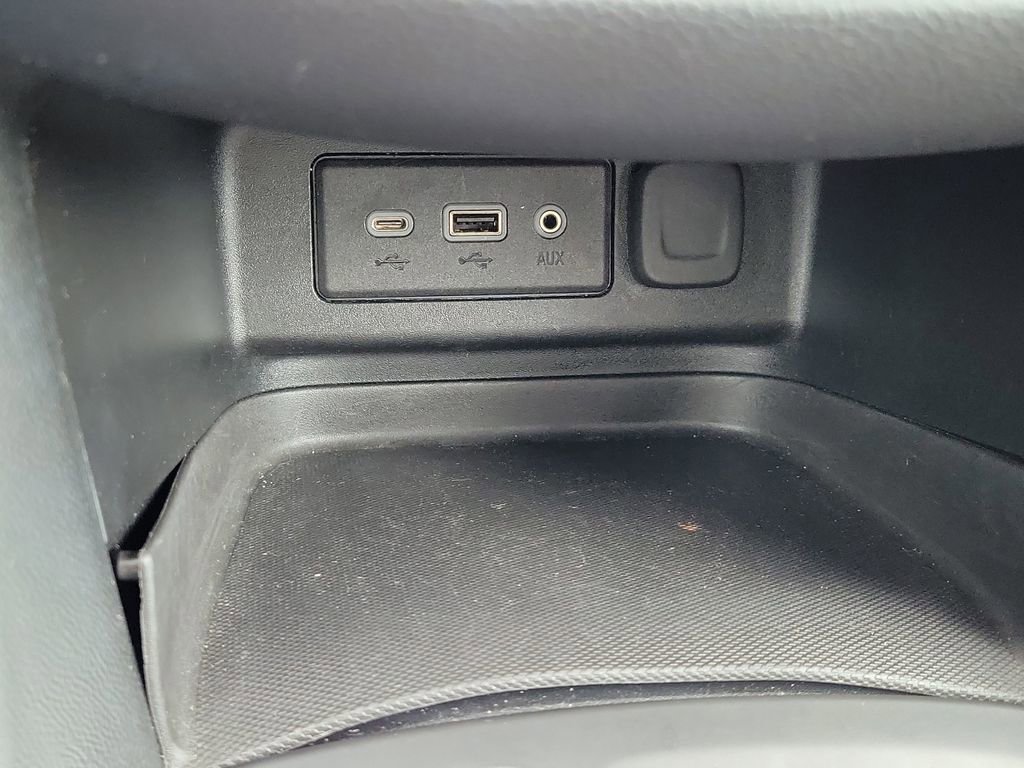 Used 2021 Chevrolet Equinox LT image 21