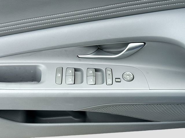 Certified 2025 Hyundai Elantra SEL image 17