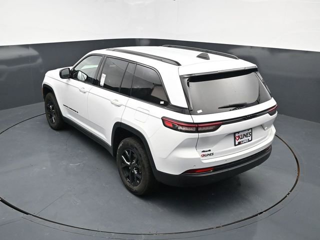 Used 2025 Jeep Grand Cherokee Altitude AWD/4WD image 47