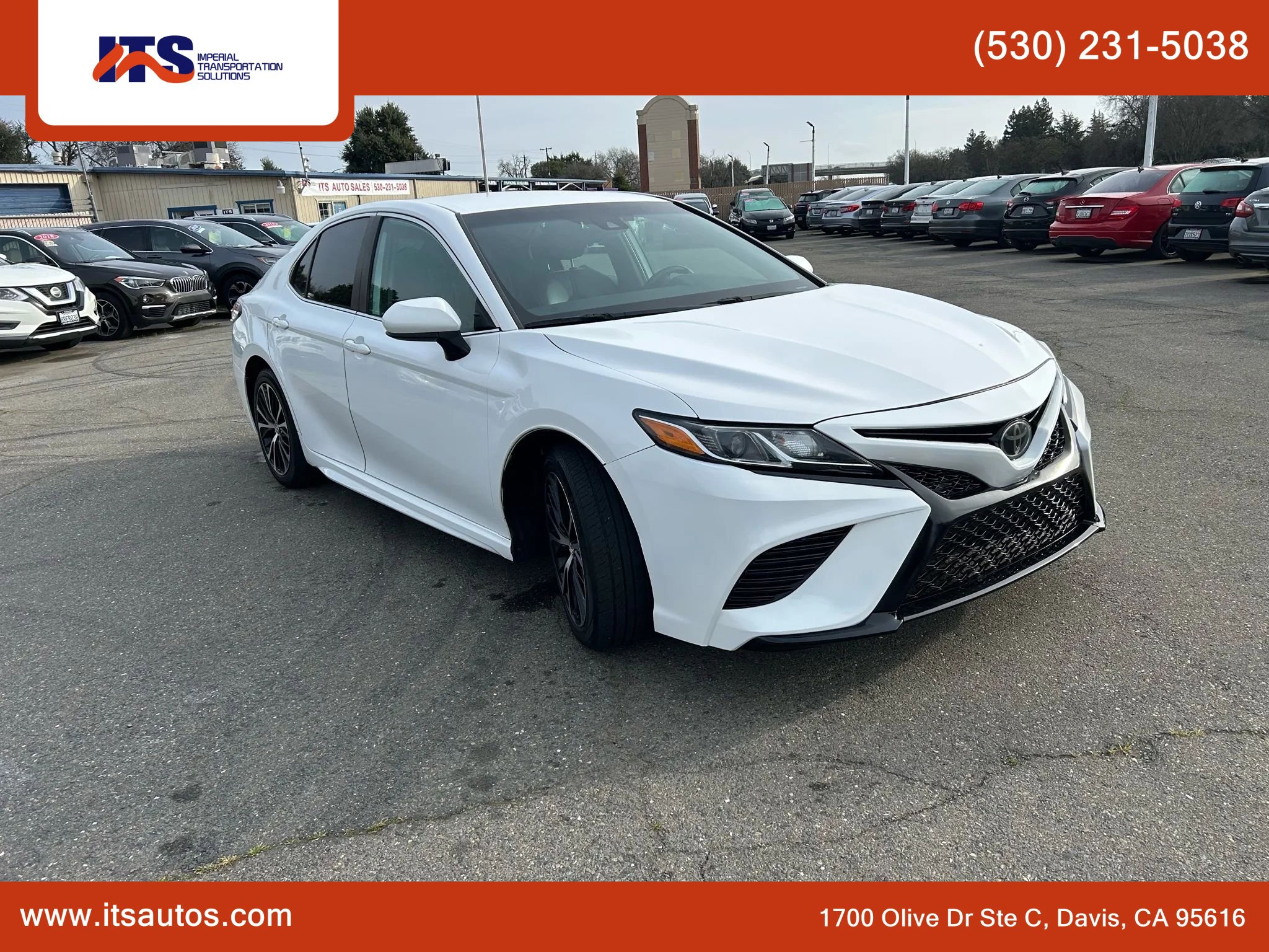 Used 2019 Toyota Camry SE w/ Carpet Mat Package image 2