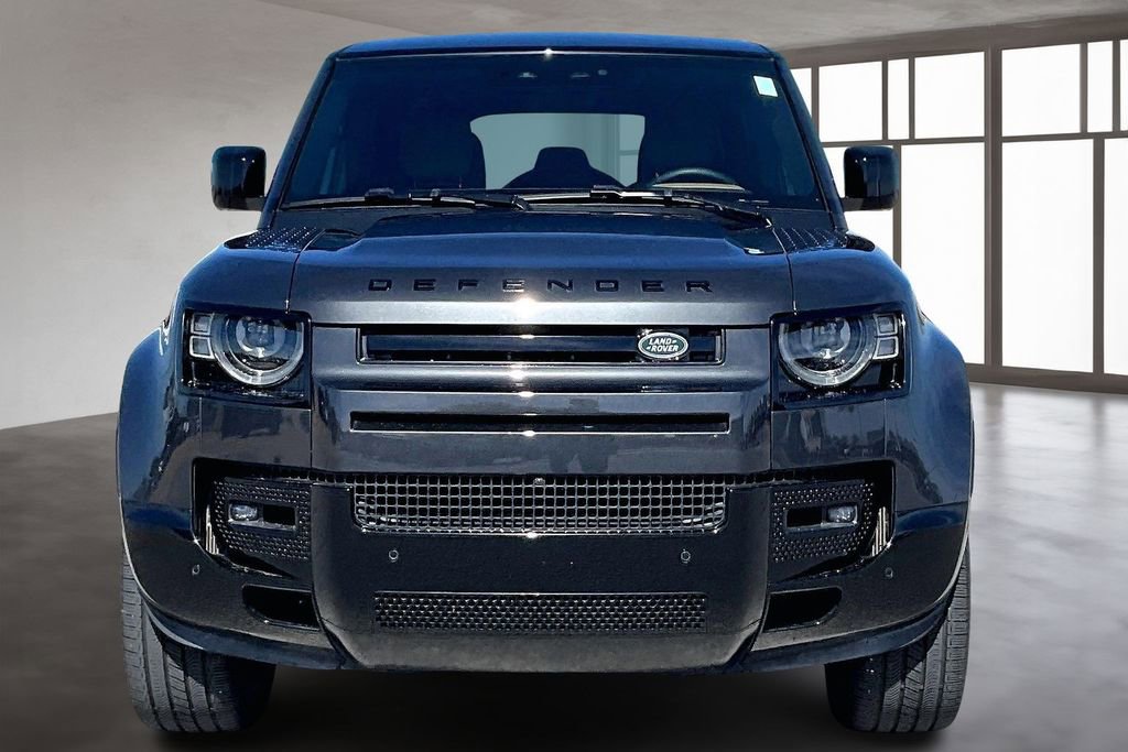 Used 2025 Land Rover Defender 110 X-Dynamic SE image 3