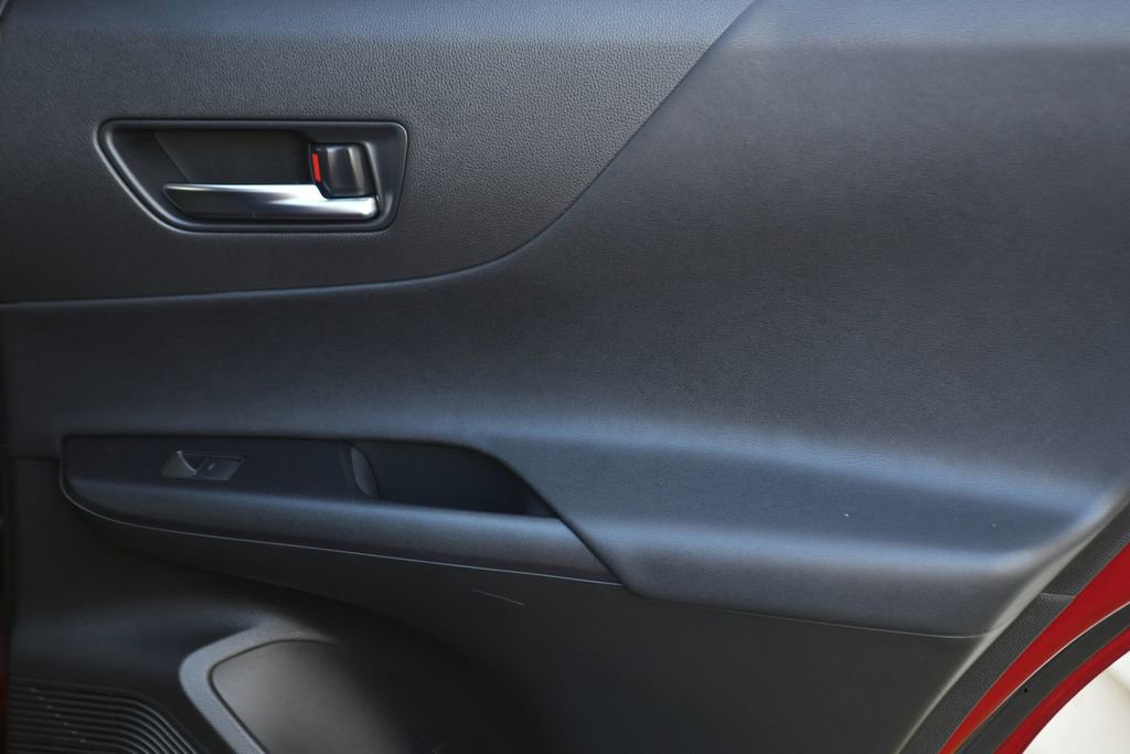 Used 2022 Toyota Venza LE image 25