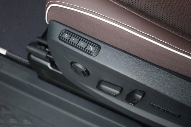 New 2025 Volkswagen ID. Buzz Pro S image 11