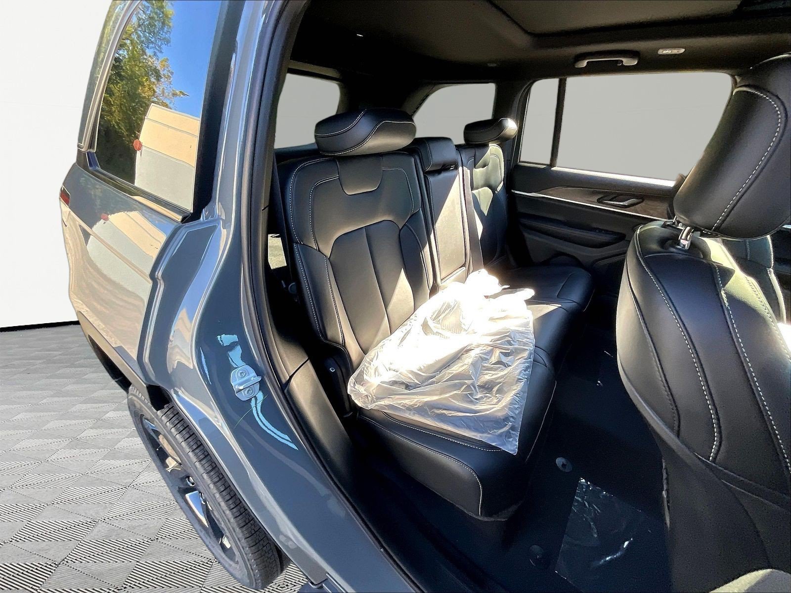 New 2027 Jeep Grand Cherokee Limited AWD/4WD image 19