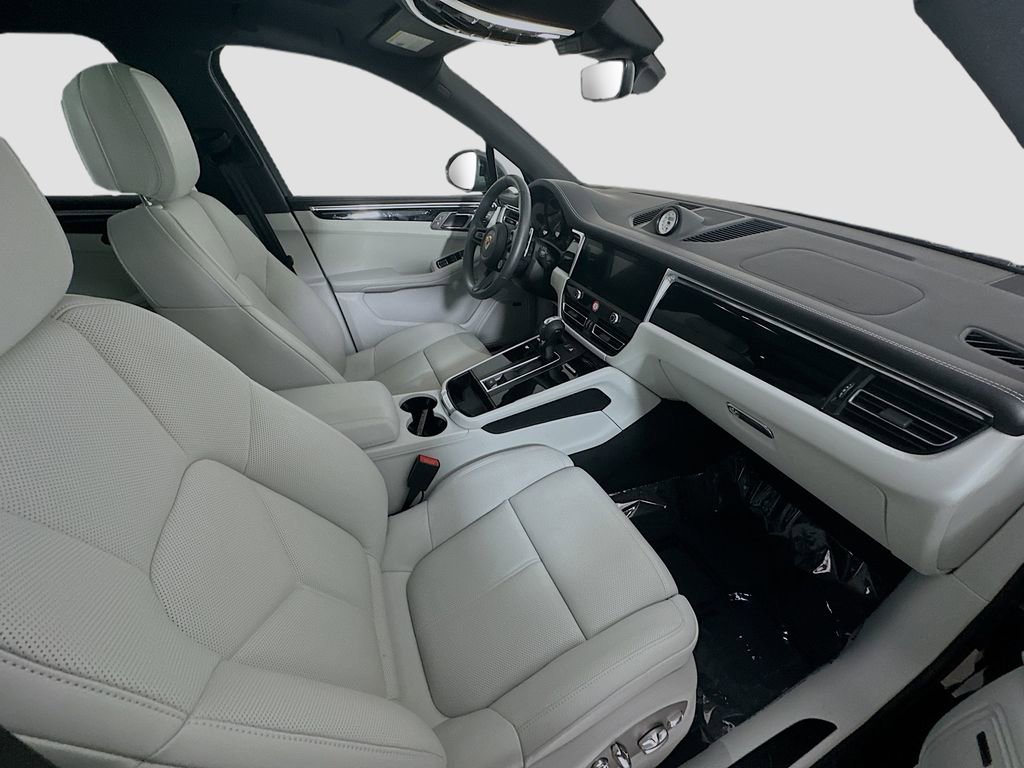 New 2026 Porsche Macan Turbo AWD/4WD image 30