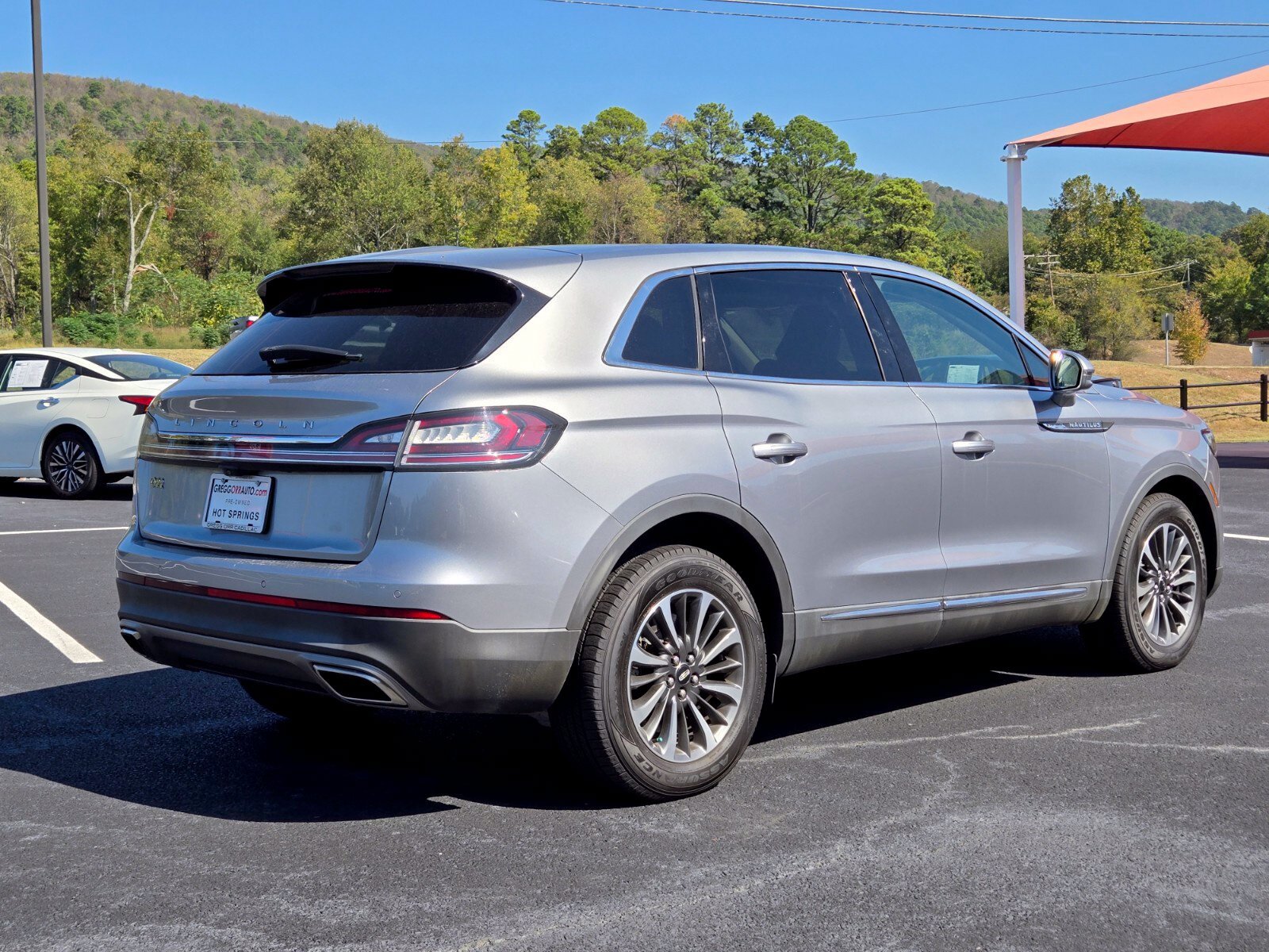 Used 2023 Lincoln Nautilus Reserve w/ Cargo Utility Package AWD/4WD image 5