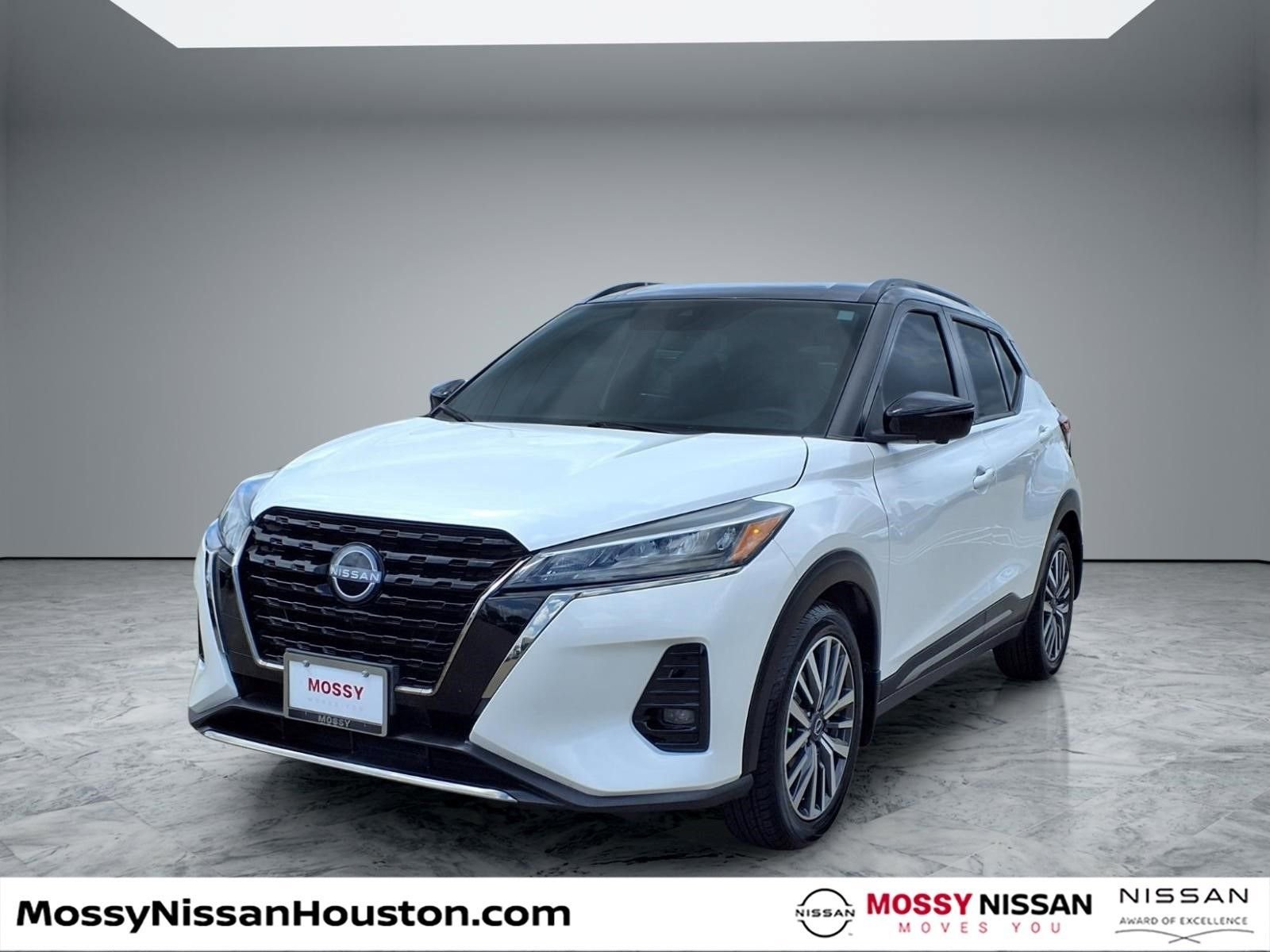 Used 2023 Nissan Kicks SR image 4