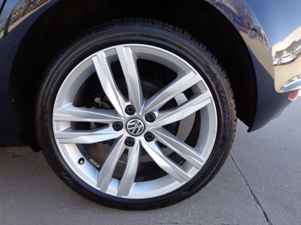 Used 2017 Volkswagen Golf 4-Door image 11