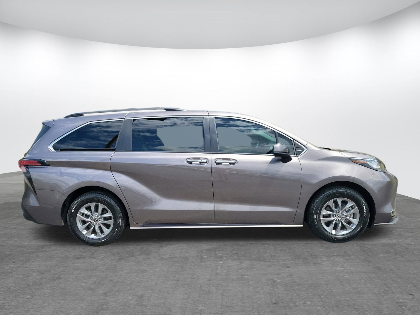 Used 2022 Toyota Sienna XLE w/ XLE Plus Package FWD video 2
