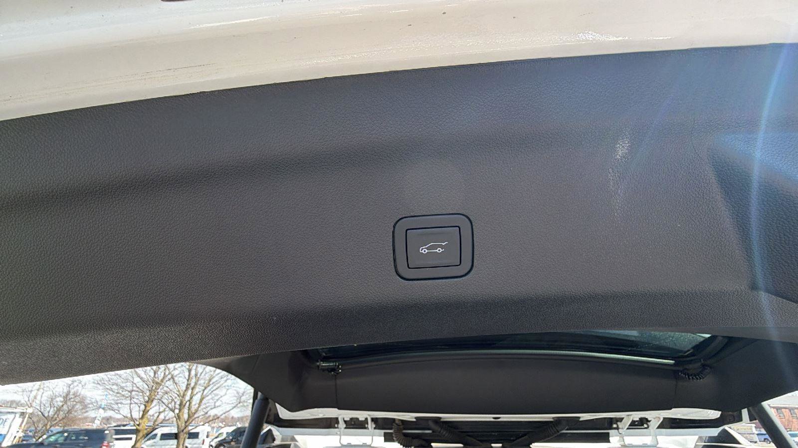 Used 2025 GMC Yukon XL Denali image 13