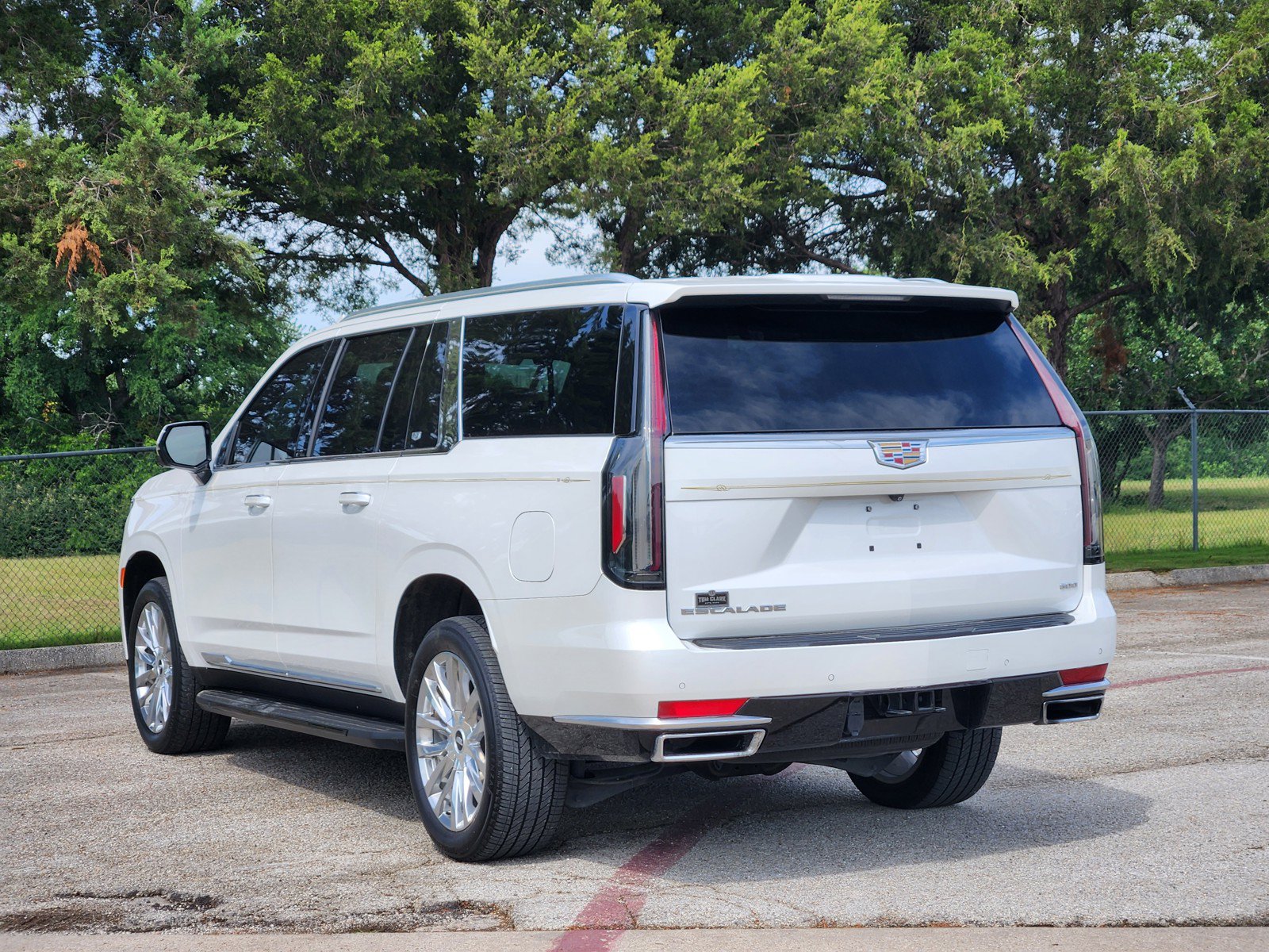 Certified 2024 Cadillac Escalade ESV Luxury RWD image 4