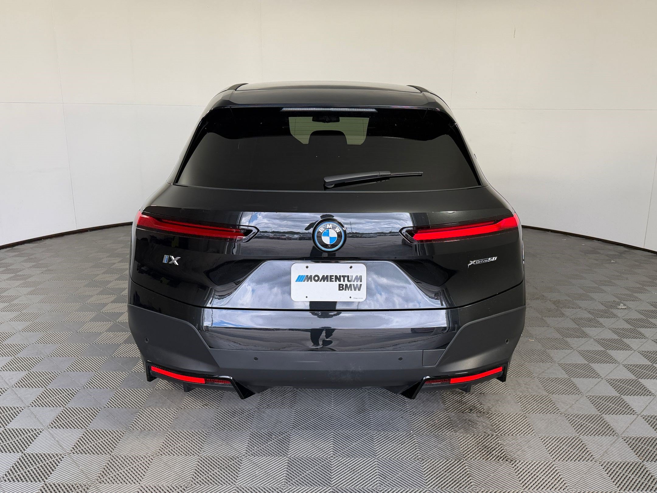 Used 2023 BMW iX xDrive50 w/ Convenience Package AWD/4WD image 10