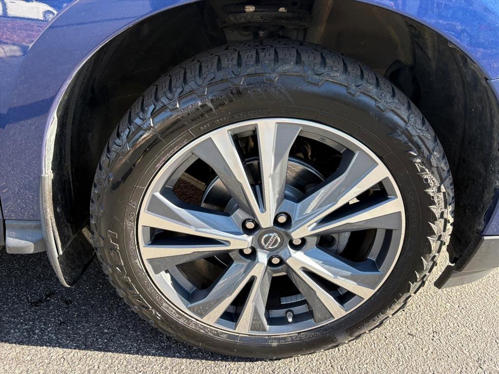 Used 2019 Nissan Pathfinder Platinum w/ Cargo Package image 26