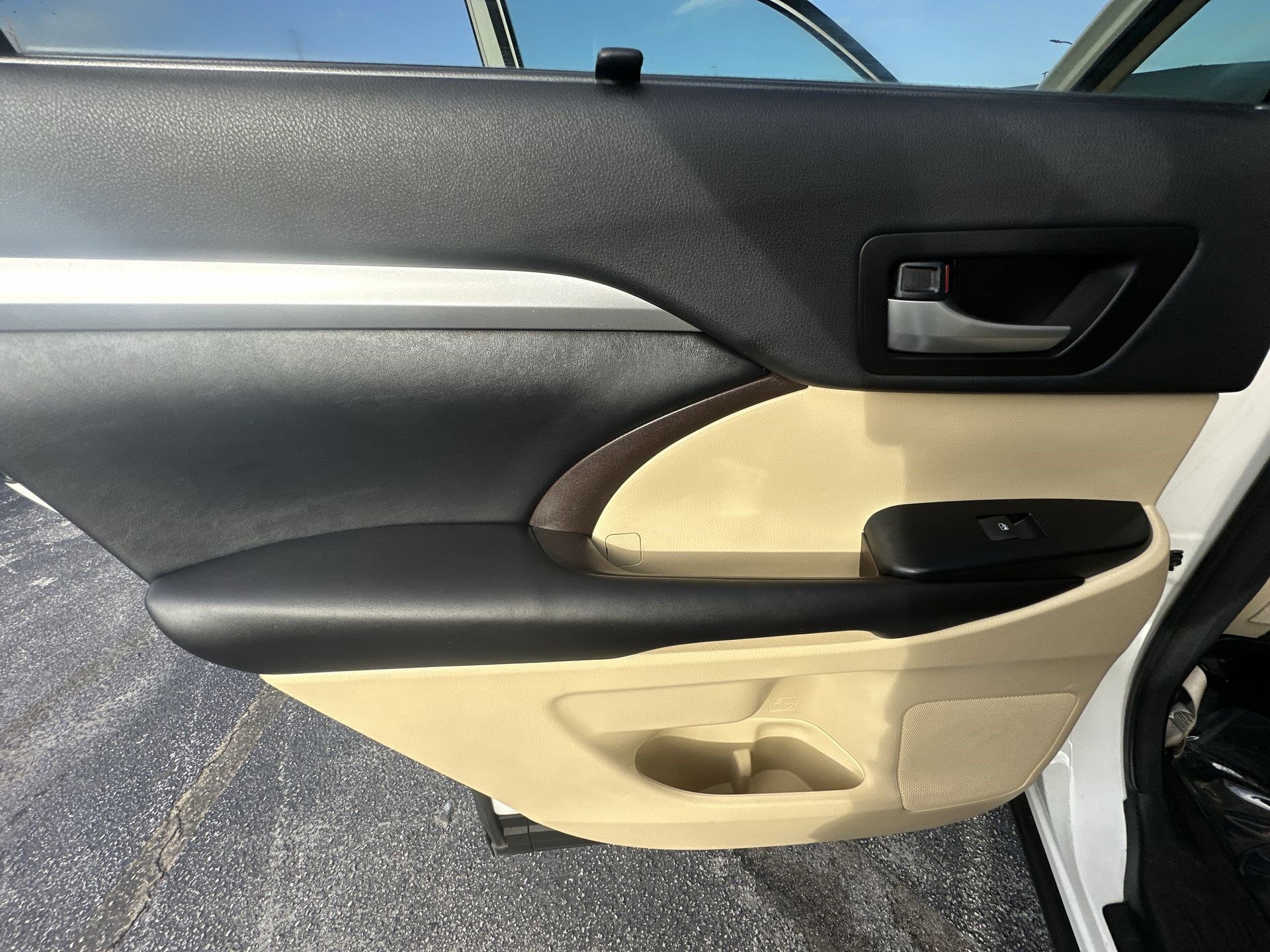 Used 2016 Toyota Highlander XLE image 31