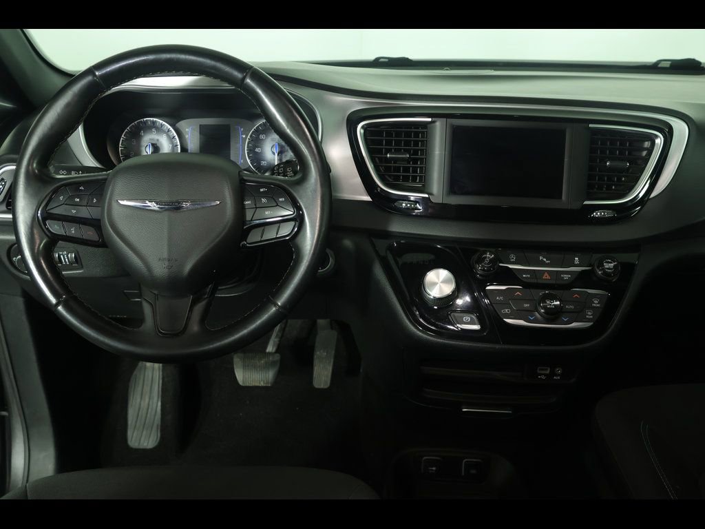 Used 2018 Chrysler Pacifica Touring Plus w/ S Appearance Package image 13