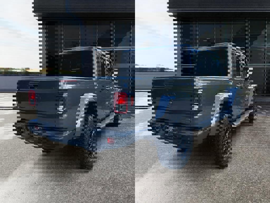 New 2025 Jeep Gladiator Sport image 7