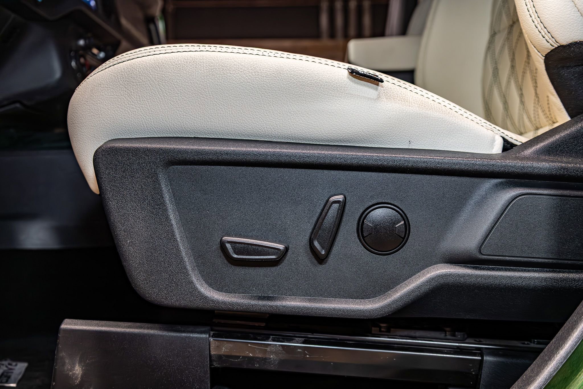 Used 2025 Ford Bronco Badlands image 21