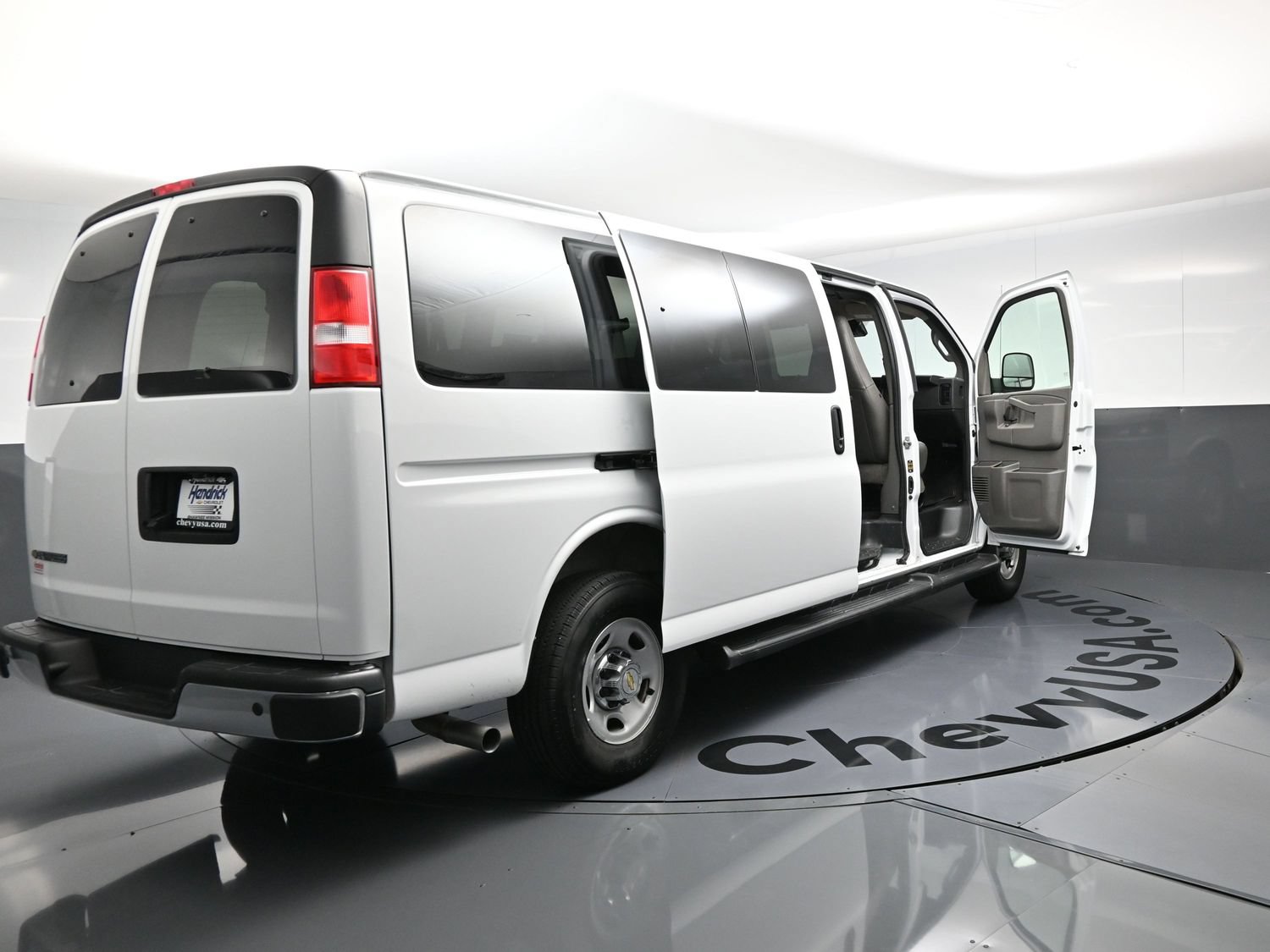 Used 2025 Chevrolet Express 3500 LT w/ LT Preferred Equipment Group RWD image 24