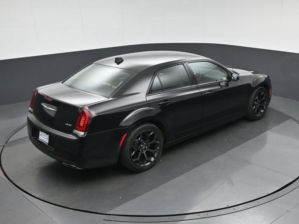 Used 2019 Chrysler 300 Touring w/ Sport Appearance Package image 56